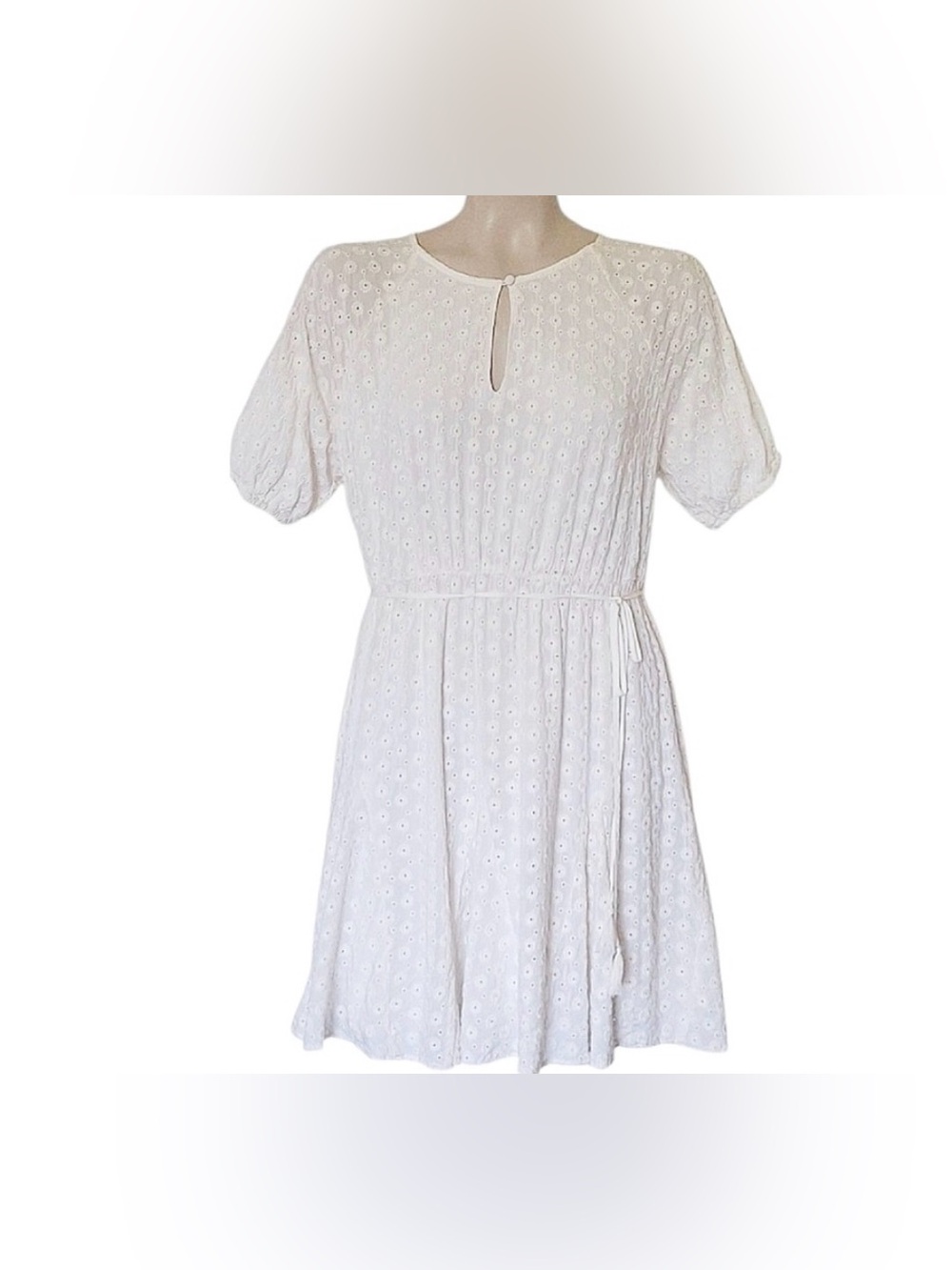 Madewell NWOT-White-Boho-Eyelet-Key Hole-Tassel tie-Mini Dress. Size 10.